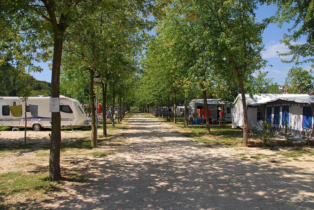 Campeggio Trevisago Iris Park Moniga del Garda Ngoại thất bức ảnh