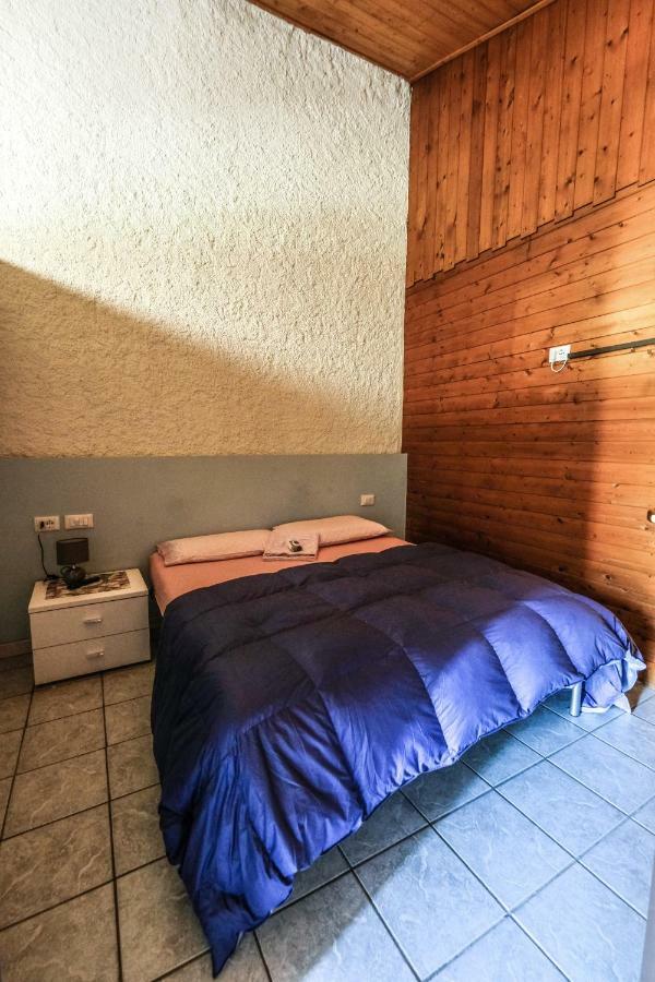 Campeggio Trevisago Iris Park Moniga del Garda Ngoại thất bức ảnh